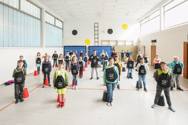 Lions Club Borkum spendet fr Abschlussklassen der Grundschule in Zeiten von Corona